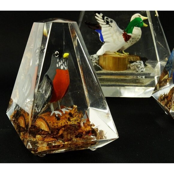 Vintage MCM Clear Lucite Prism Paperweight Lot Birds Canada Wood Carved - Picture 4 of 16
